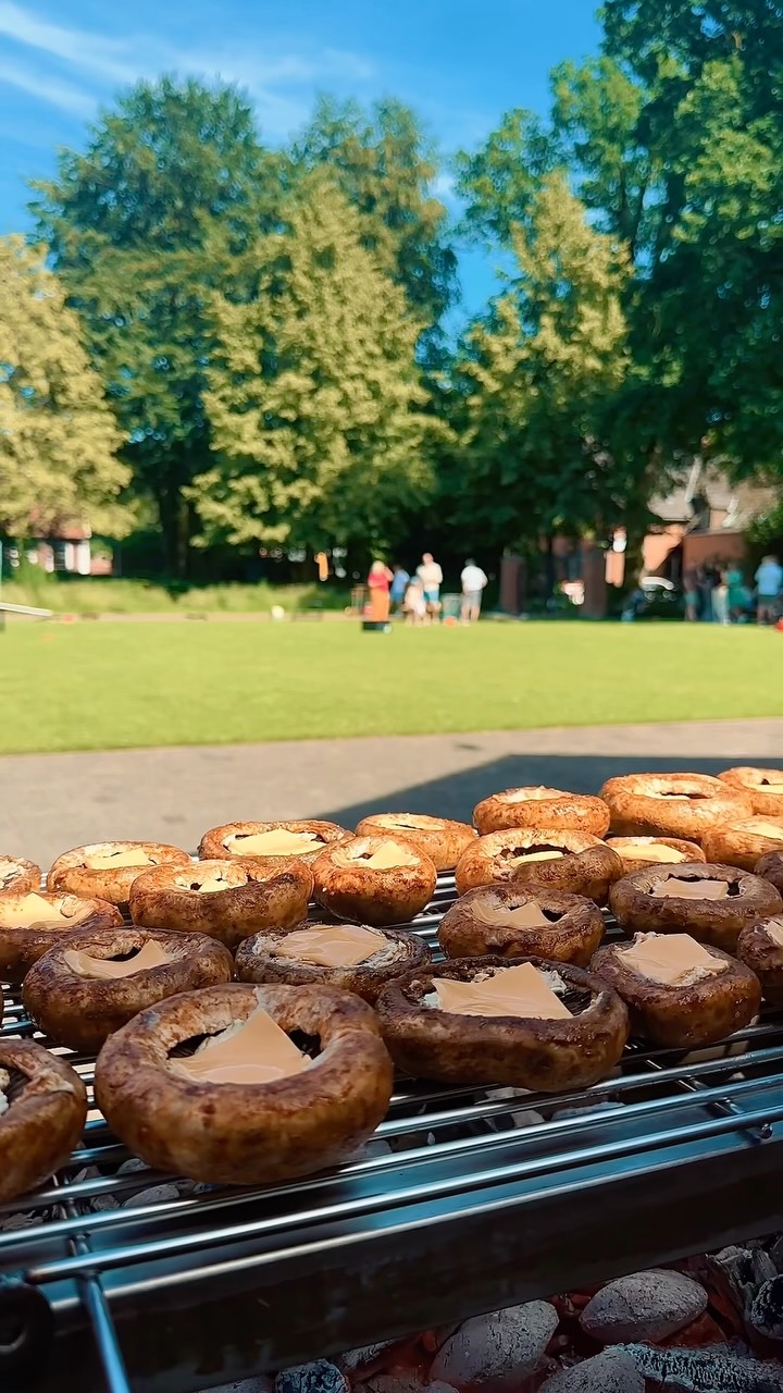 Bei fast 40° haben wir trotzdem den Grill angeheizt und für unsere Gäste alles frisch zubereitet. 🔥 Für uns zählt nur eins…