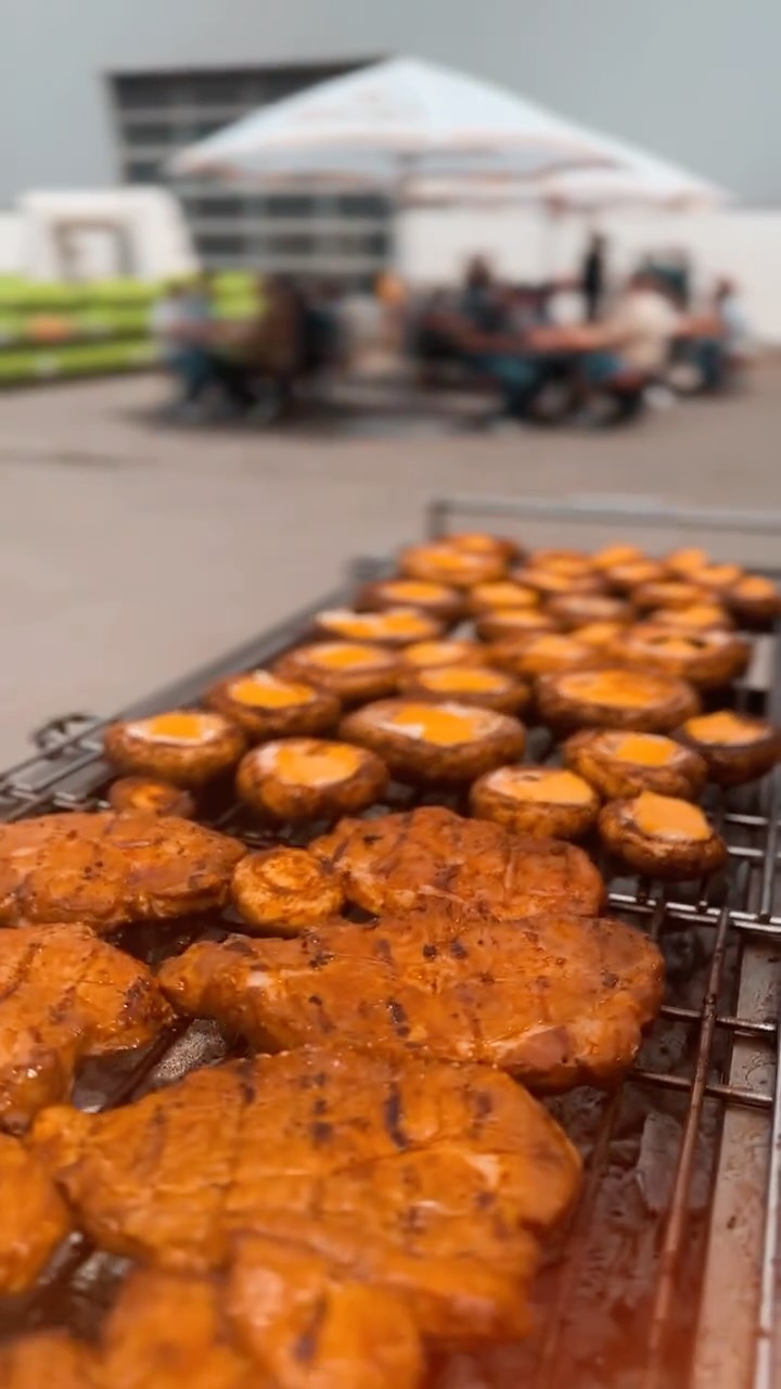 Heute waren wir bei HMT in Rhede im Einsatz und haben für das Team den Grill angeschmissen! 🥳 Leckeres Essen, tolle Stimmung…
